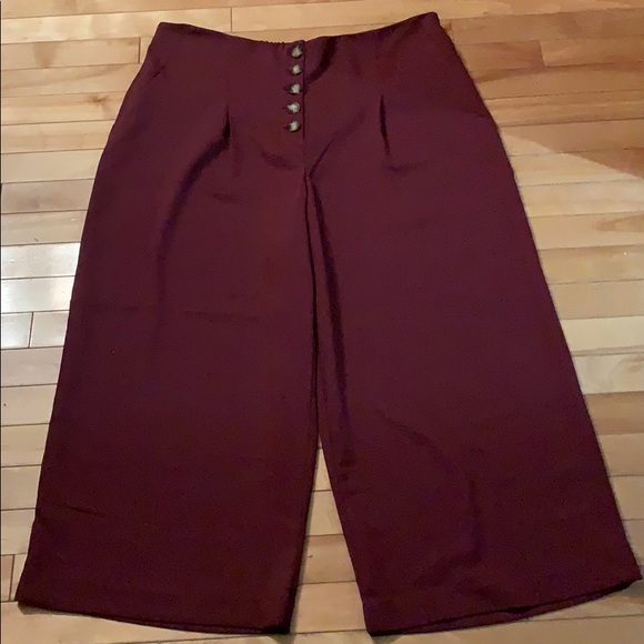 Reitmans Pants - Burgundy cropped wide led pants